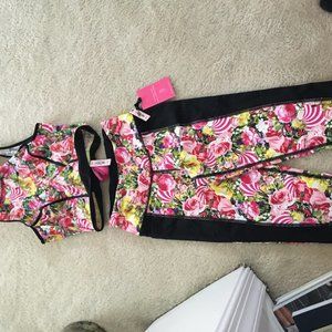 VS runway yoga outfit